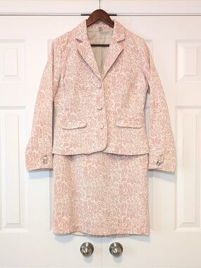 2005 Real Y2K Vintage Pink Floral Metal Butterfly Detail Two Piece Suit Skirt